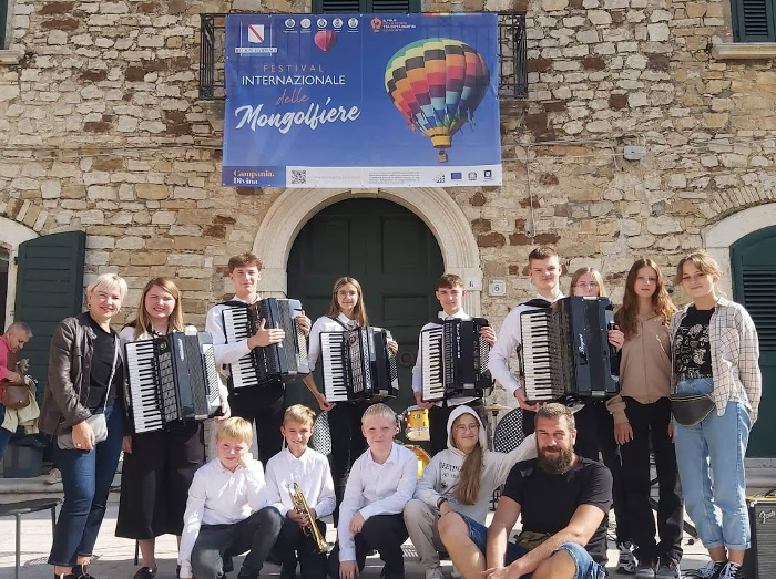 Alla celebrazione in Italia hanno partecipato studenti e insegnanti della Varėna Jadvyga Čiurlionytė School of Art